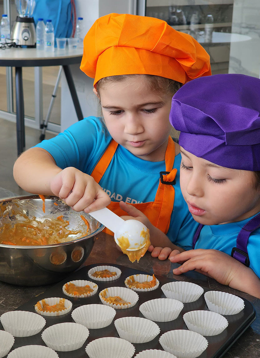 Estudiantes de la Unidad Educativa Kavac