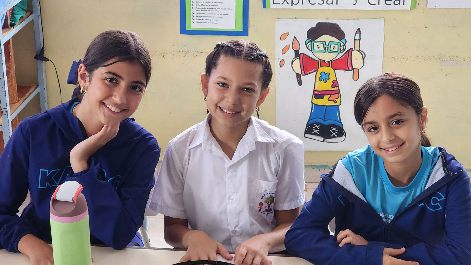 Estudiantes de la Unidad Educativa Kavac