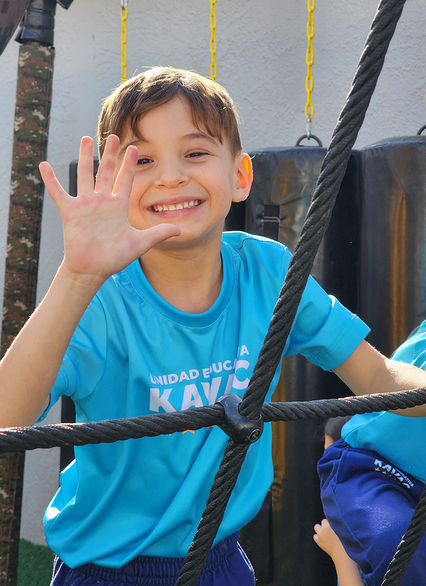 Estudiantes de la Unidad Educativa Kavac